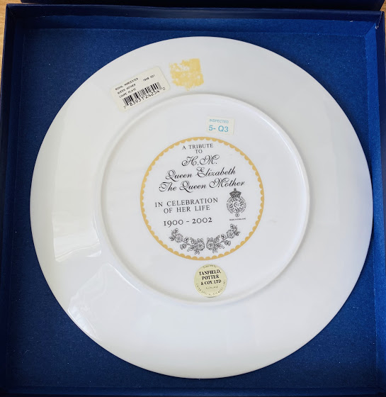 Royal Worchester Collector Plate Queen Elizabeth - Image 2