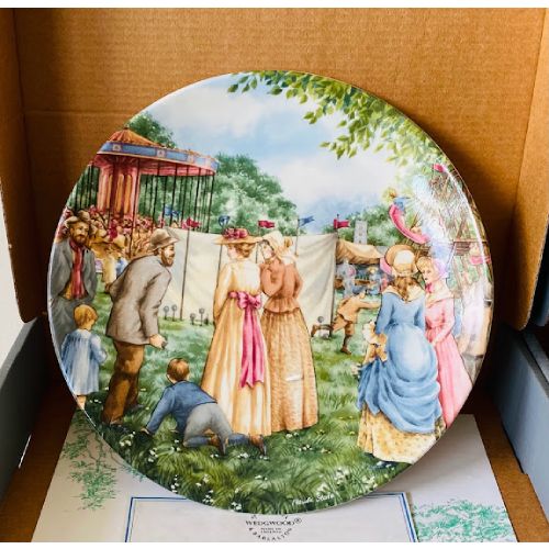 THE VILLAGE GREEN set of 8 WEDGWOOD plates - Image 2