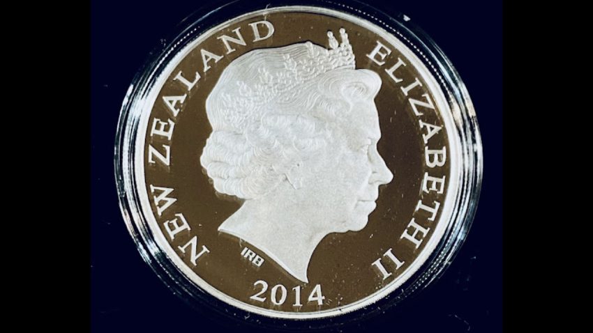 2014 New Zealand Kairuku Penguin Proof Silver Coin - Image 2