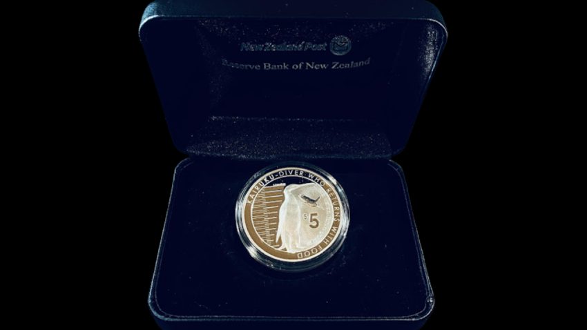 2014 New Zealand Kairuku Penguin Proof Silver Coin - Image 3